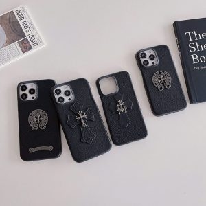 クロムハーツ iPhone ケース 黒 レザー メンズ おしゃれ メタルロゴ
