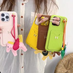 エルメス iPhone ケース カード収納 背面カバー かわいい ポニーペンダント