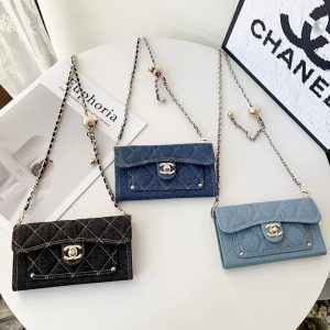 シャネル iPhone ケース 手帳型 デニム柄 ショルダー チェーン付き ミニバッグ 女性向け