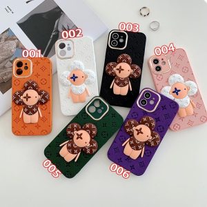 ルイヴィトン iPhone ケース シリコン 型押し加工 マスコット「ヴィヴィエンヌ」カメラ保護