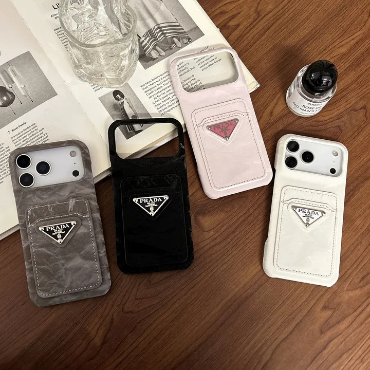 プラダ iPhone ケース PUレザー ベロア調 柔らかい 背面カード収納 三角プレート付き
