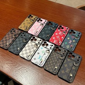 ルイヴィトン iPhone ケース ダミエデザイン ストラップホール付き 落下防止 バンド付き 全面保護